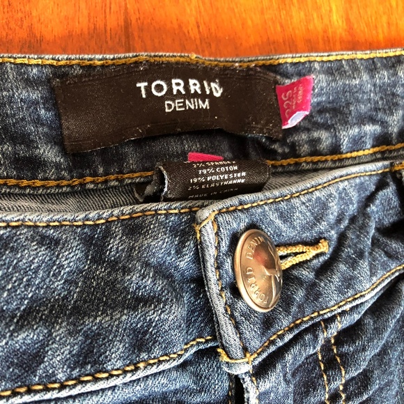*SOLD* Torrid Skinny Jeans 22S - Picture 2 of 5